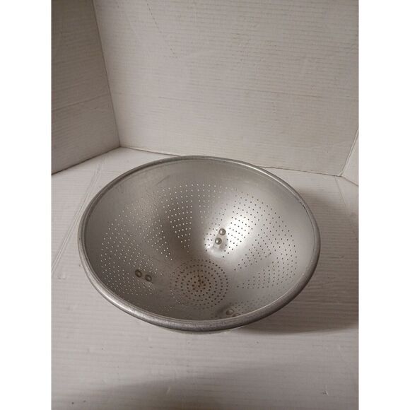 VTG  Wear-Ever aluminum colander strainer Colander #3123 Kitchen  USA 9"‎ - Picture 1 of 4